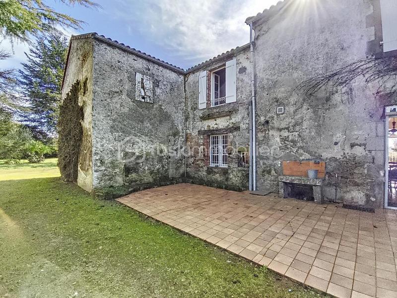 Demeure - 250 m² - 8 pièces