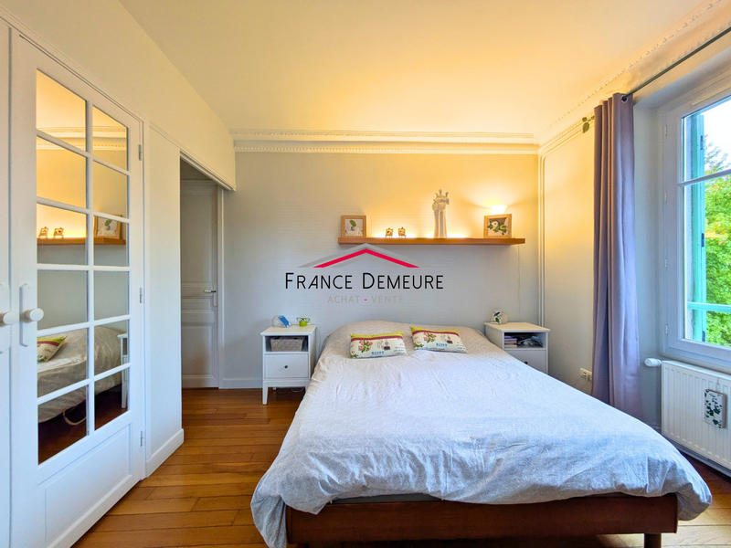 Maison - 186 m² - 8 pièces