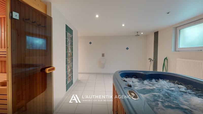 Maison contemporaine - 223 m² - 9 pièces