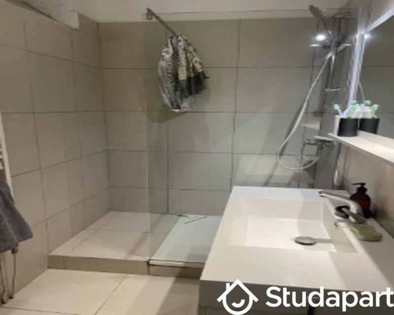 Chambre - 120 m² - 1 pièce