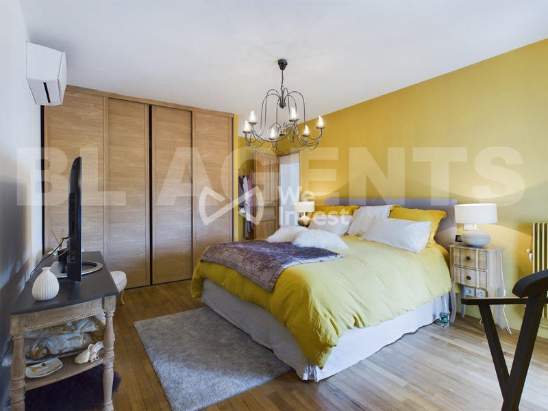 Maison - 294 m² - 9 pièces