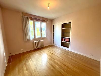 Maison - 230 m² - 10 pièces