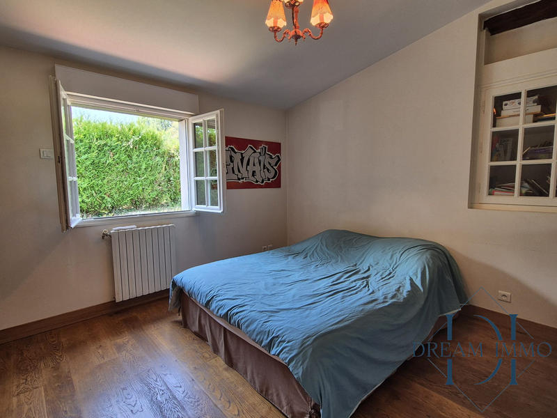 Maison - 270 m² - 10 pièces