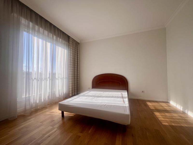 Appartement - 90 m² - 4 pièces