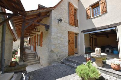 Maison traditionnelle - 201 m²