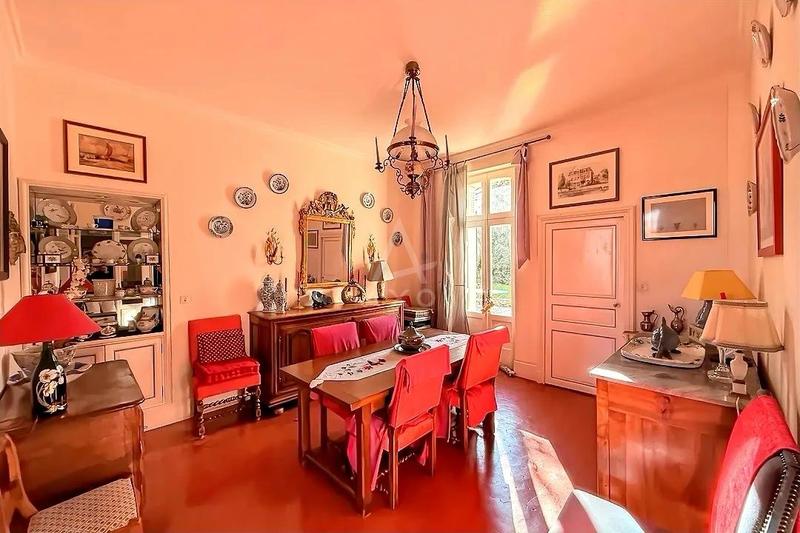 Maison - 331 m² - 11 pièces