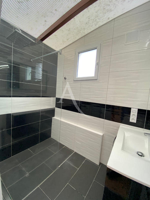 Maison - 204 m² - 6 pièces