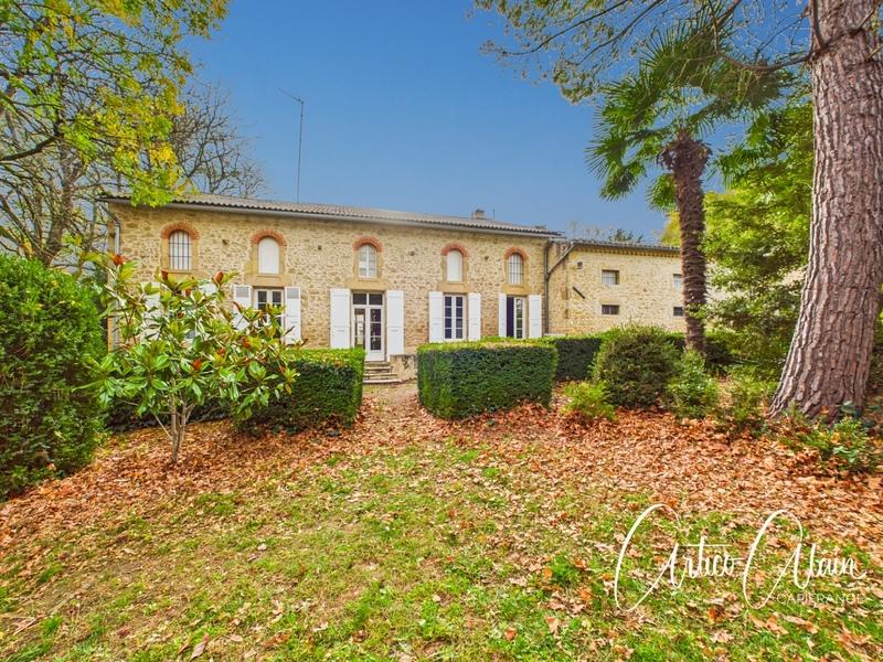 Maison bourgeoise - 275 m² - 9 pièces