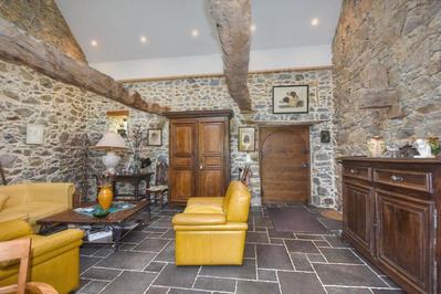 Maison - 218 m² - 9 pièces