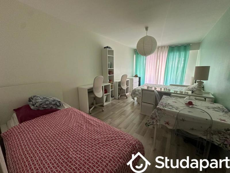 Chambre - 11 m² - 1 pièce