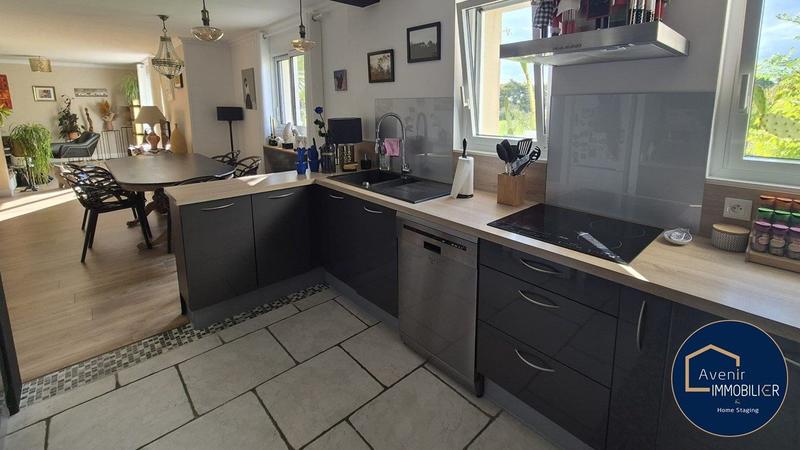 Maison - 159 m² - 7 pièces