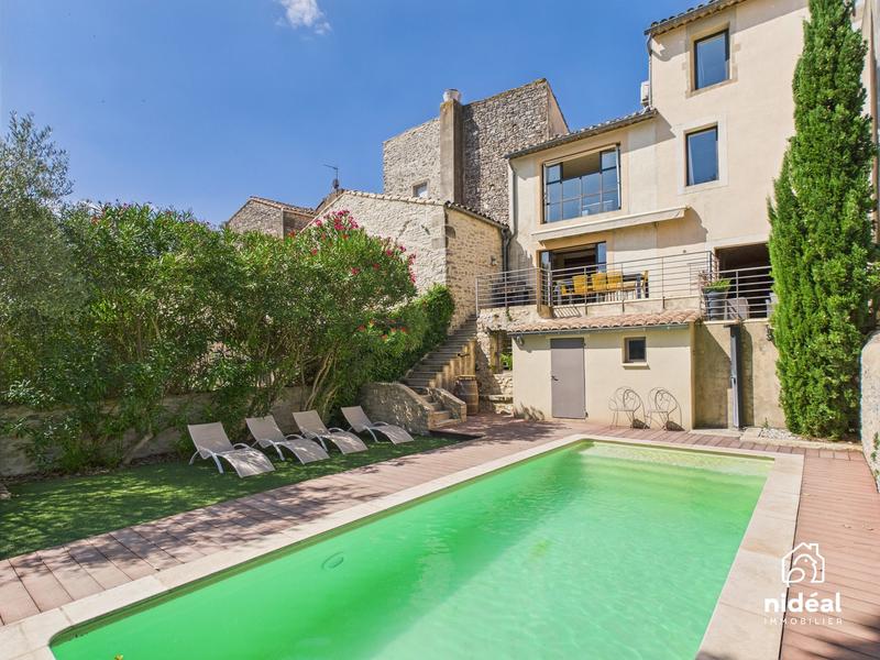 Maison - 216 m² - 8 pièces