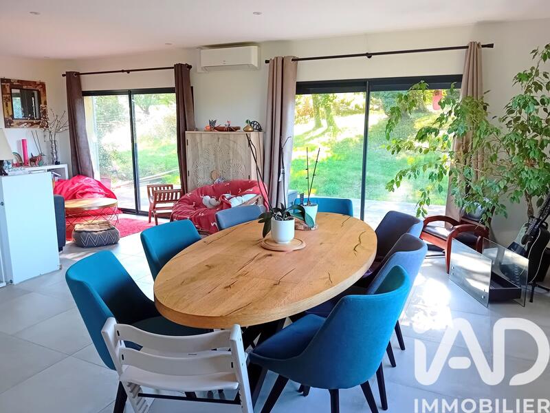 Maison - 212 m² - 8 pièces