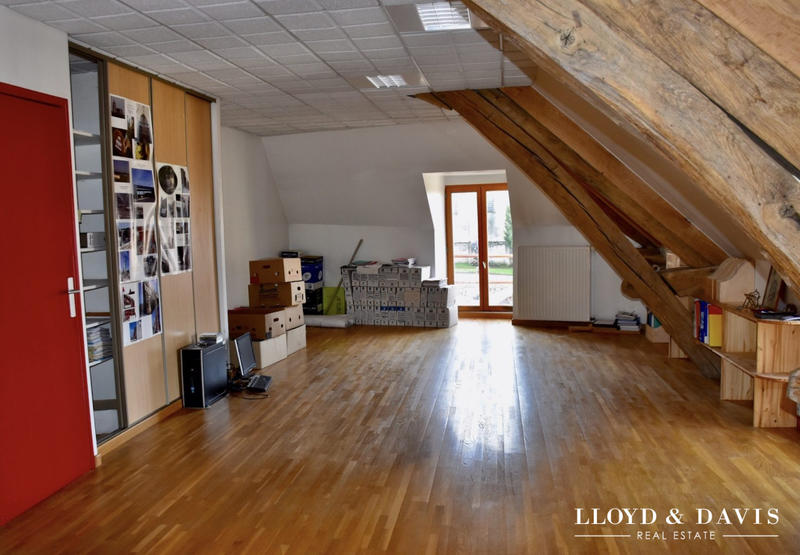 Maison - 221 m² - 7 pièces