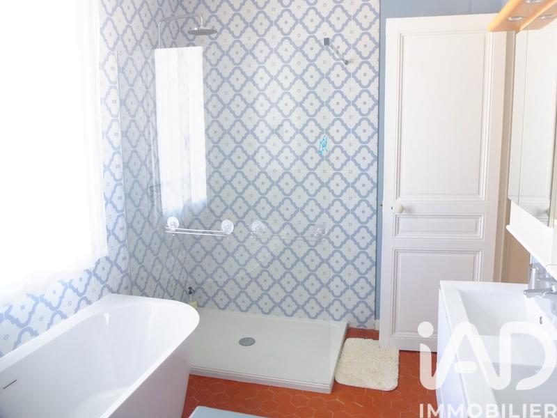 Maison - 220 m² - 9 pièces