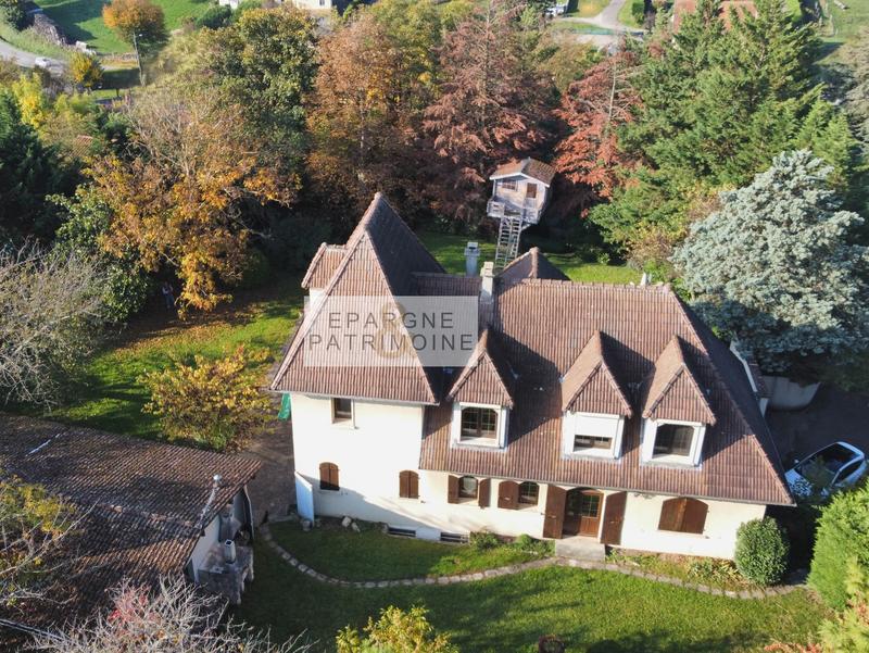 Maison traditionnelle - 203 m² - 9 pièces