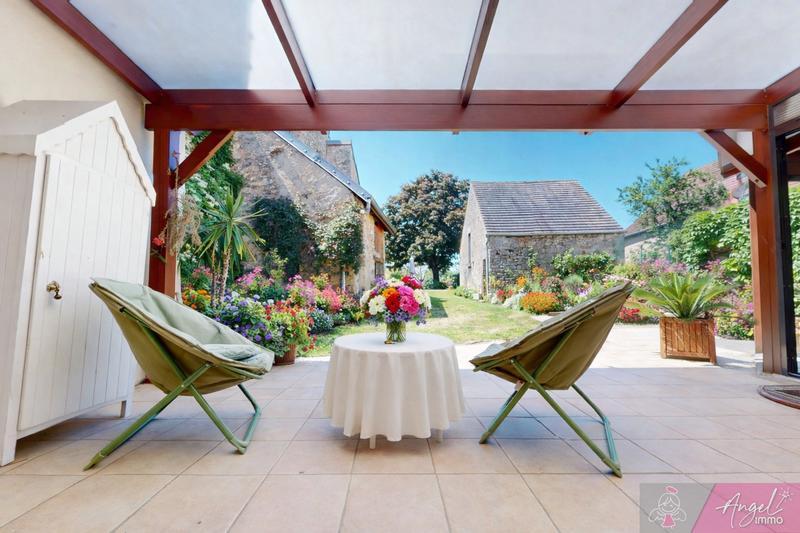 Maison - 230 m² - 13 pièces