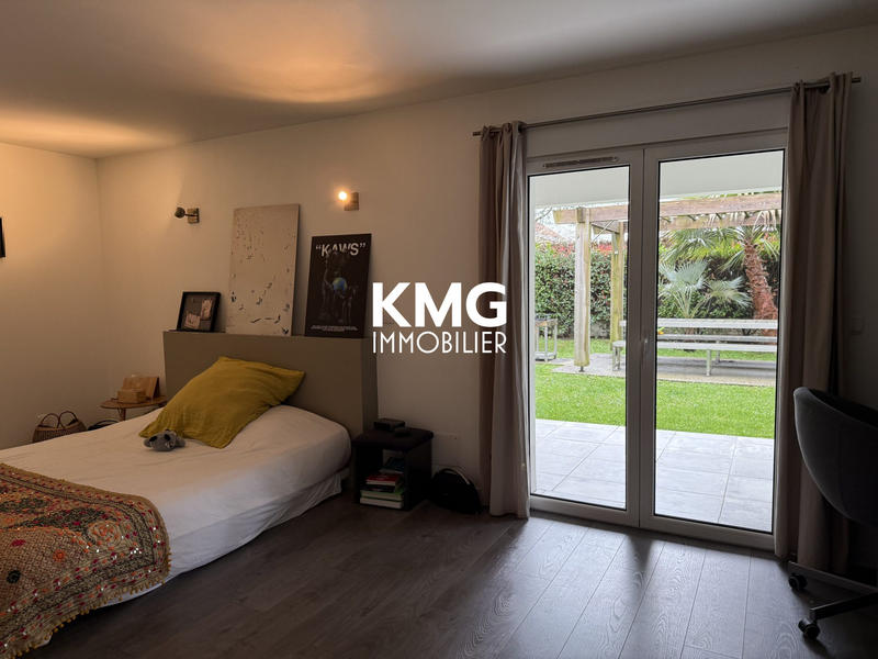 Maison traditionnelle - 210 m² - 9 pièces