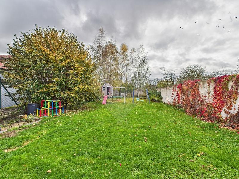 Maison - 230 m² - 8 pièces