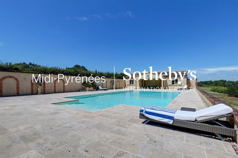 Maison de maîtres - 728 m² - 18 pièces