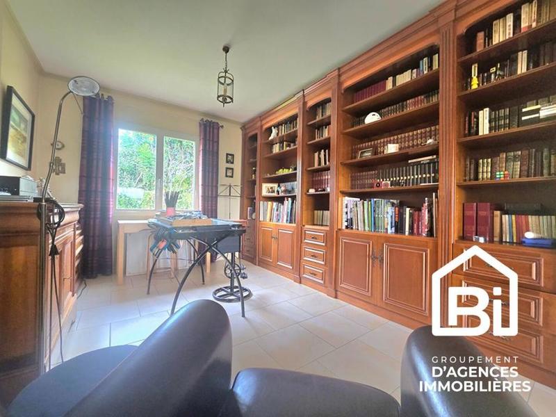 Maison - 218 m² - 8 pièces