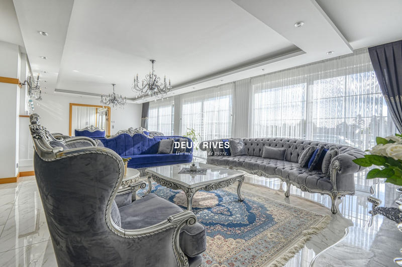 Maison - 550 m² - 7 pièces