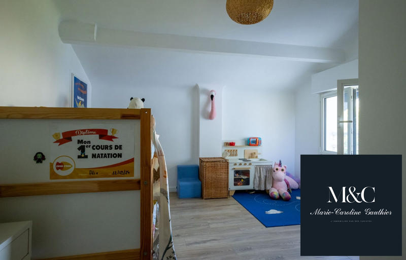 Maison traditionnelle - 223 m² - 7 pièces