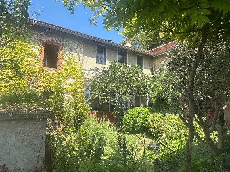 Maison - 312 m² - 14 pièces