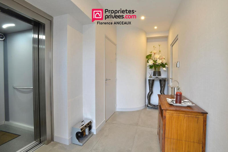 Maison - 241 m² - 8 pièces