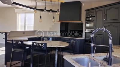 Maison - 239 m² - 6 pièces