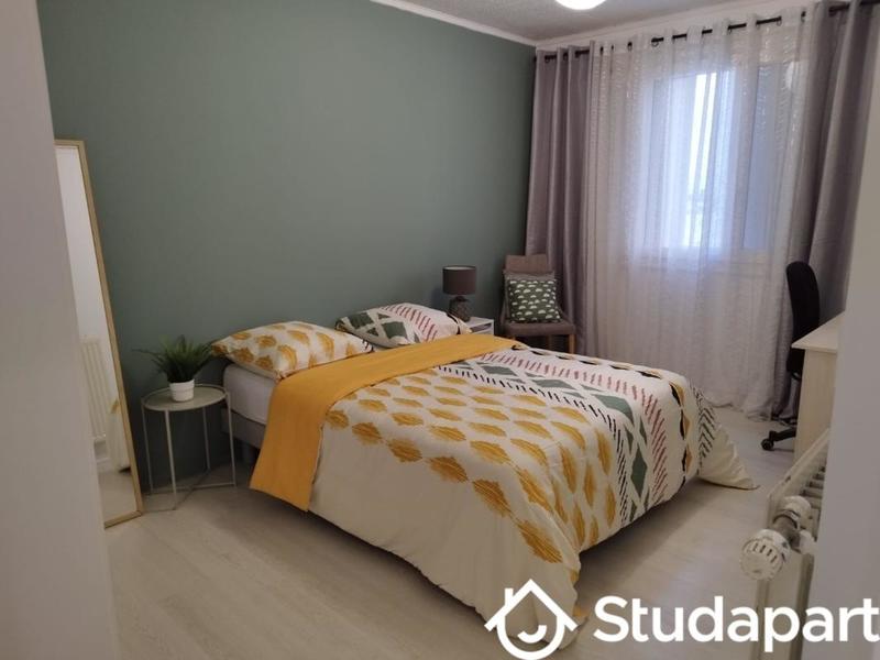 Chambre - 13 m² - 1 pièce