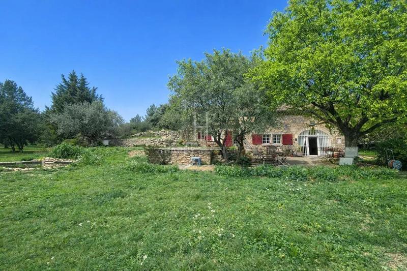 Mas - 250 m² - 8 pièces