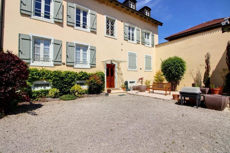 Maison - 313 m² - 10 pièces