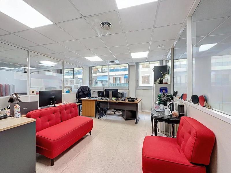 Local commercial - 587 m²