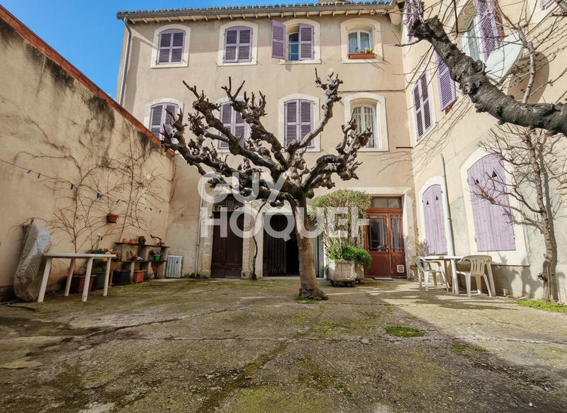 Maison - 300 m² - 14 pièces