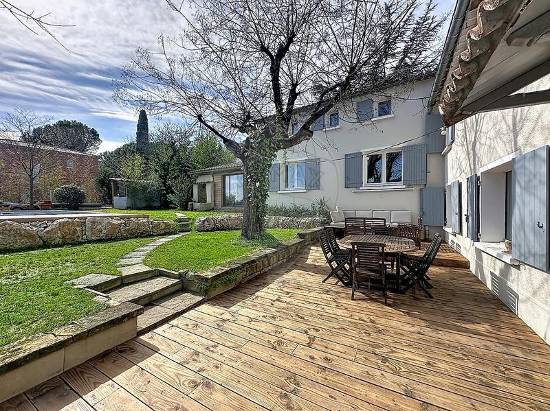 Maison - 217 m² - 9 pièces