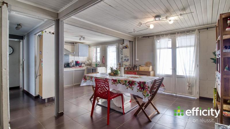 Maison - 90 m² - 5 pièces