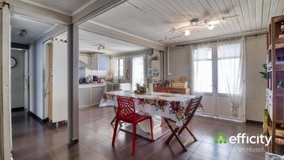 Maison - 90 m² - 5 pièces