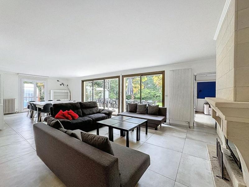 Maison - 215 m² - 8 pièces