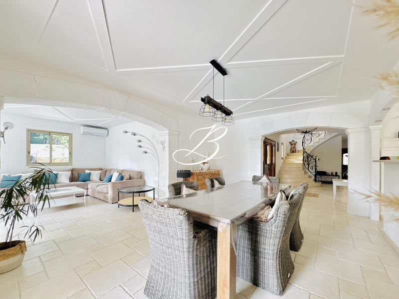 Maison - 200 m² - 7 pièces