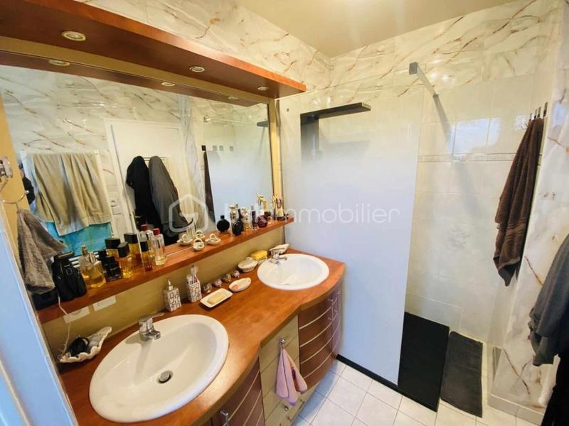 Maison traditionnelle - 140 m² - 7 pièces