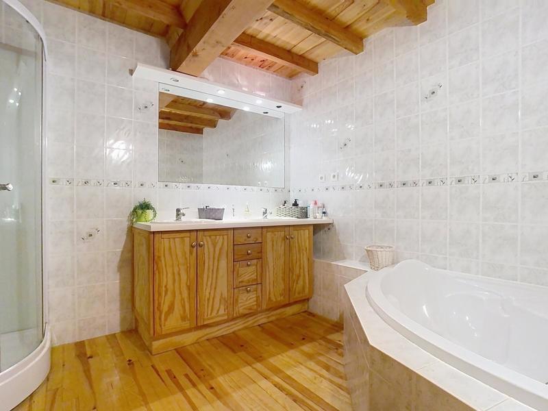 Maison - 252 m² - 5 pièces