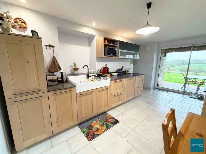 Maison - 250 m² - 8 pièces