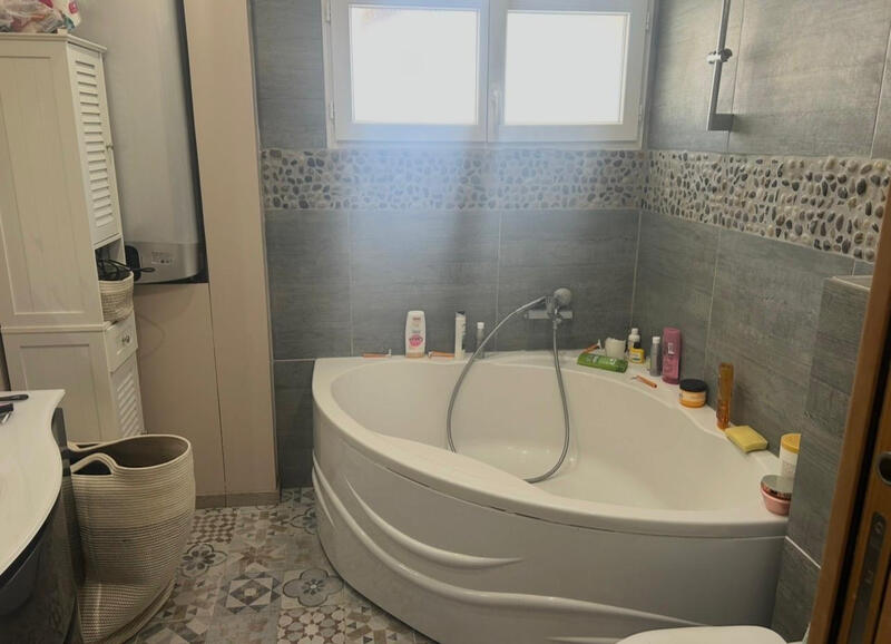 Maison - 181 m² - 9 pièces