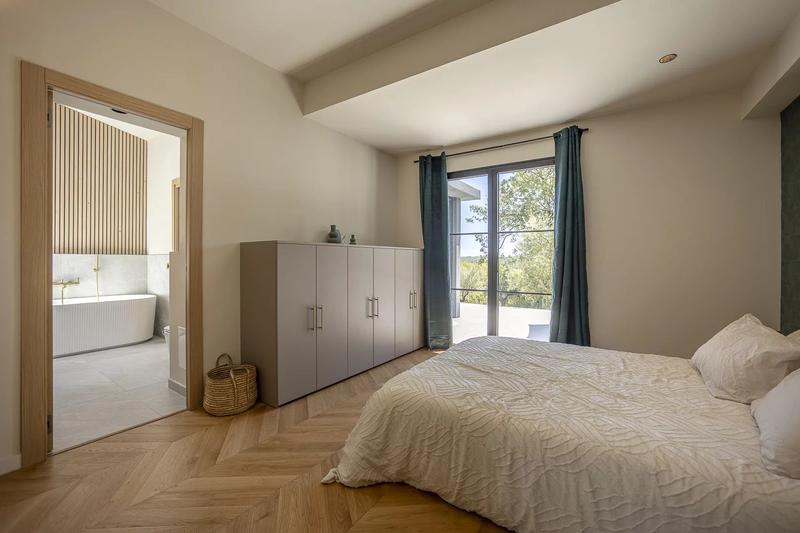 Maison - 300 m² - 7 pièces