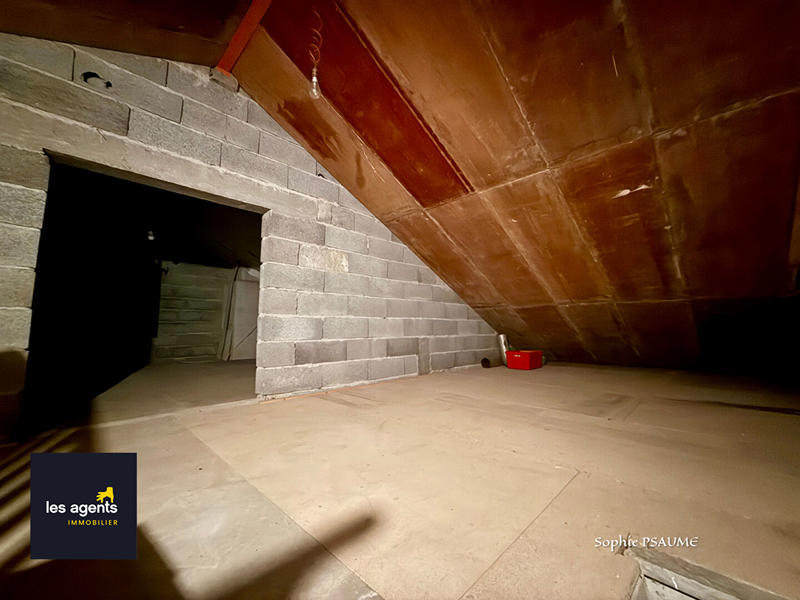 Maison - 185 m² - 9 pièces