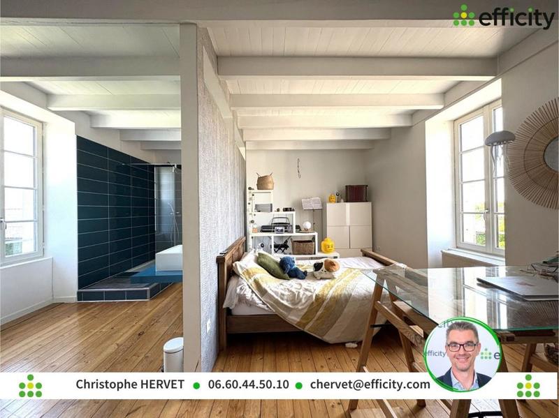 Maison - 218 m² - 6 pièces