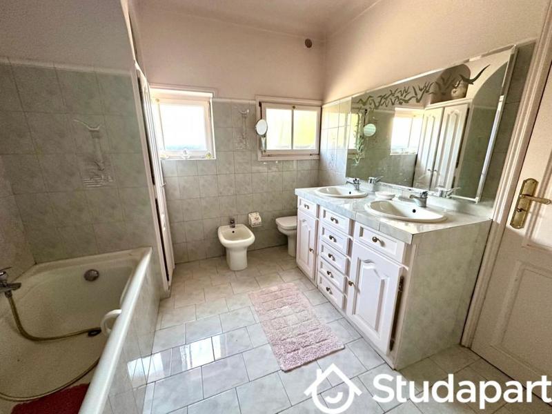 Chambre - 11 m² - 1 pièce