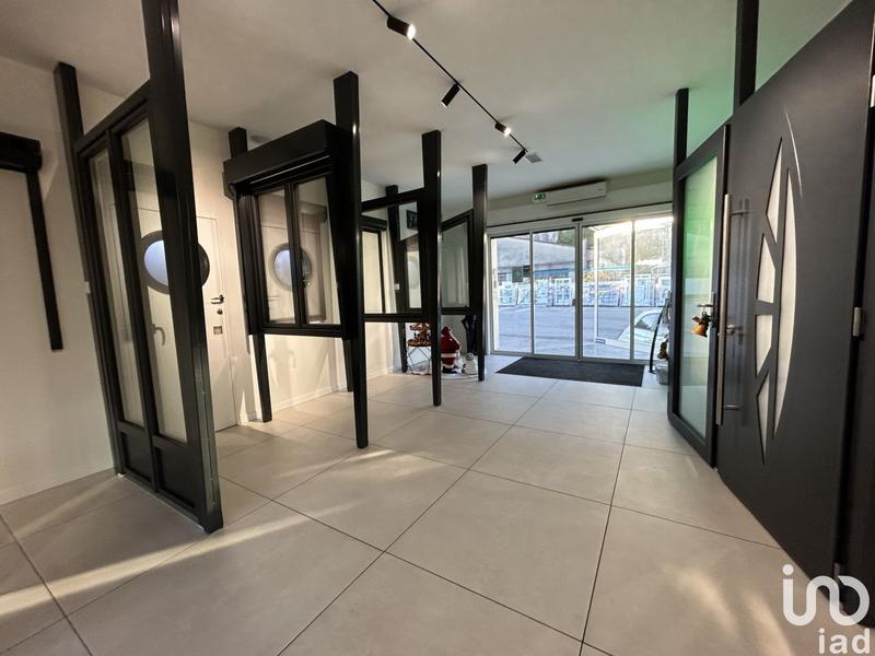 Local commercial - 2 500 m²