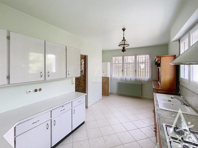 Maison - 228 m² - 7 pièces